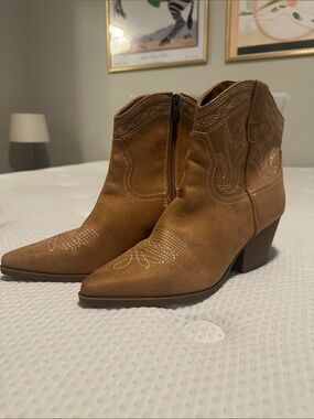 T.J.Maxx Indigo Road Brown Suede Western Ankle Boots